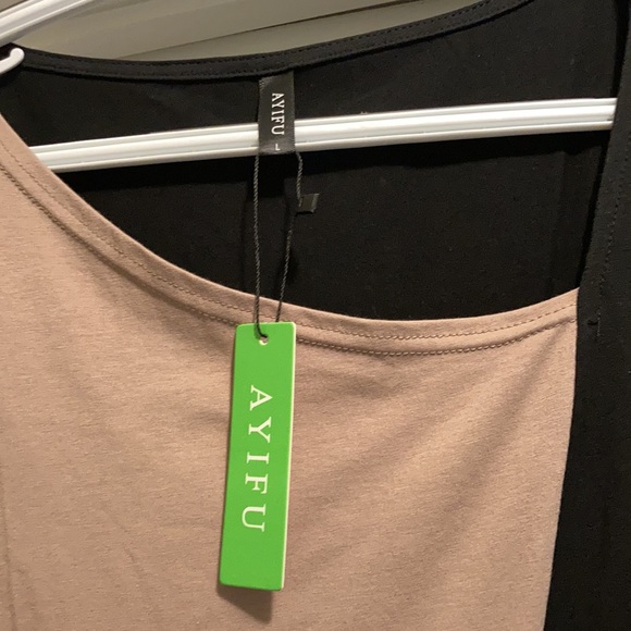 Trendy top! NEW WITH TAGS - Picture 3 of 4